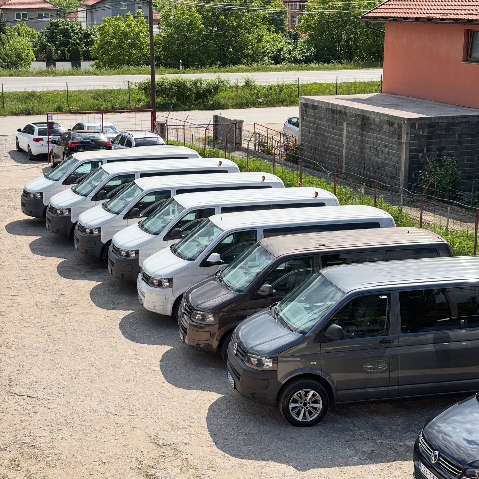 Dio flote kombija i automobila Auto-Spaha u Zenici