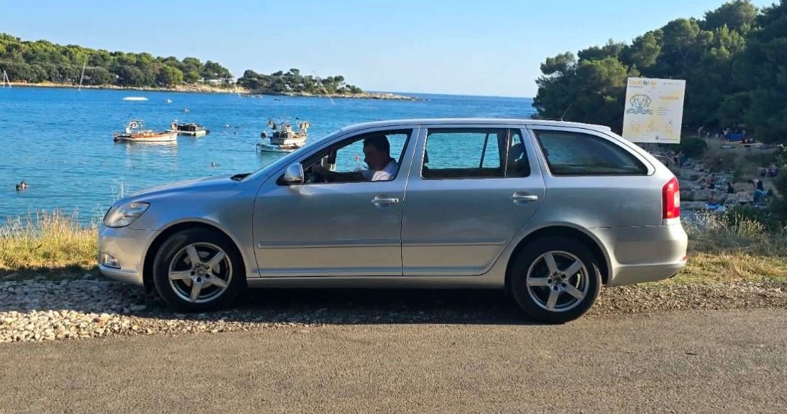 Škoda Octavia Karavan na obali